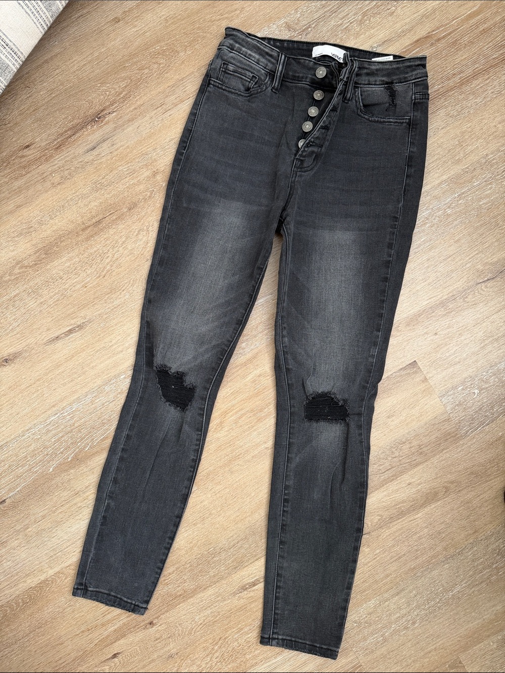 EUC Buckle Red Dress VERVET Black Distressed Button Fly Ankle Skinny Jeans 28